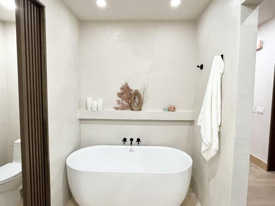 Aloha Moon - A Chic And Dreamy Modern Tropical Hideaway! Apartment Уайлеа Екстериор снимка